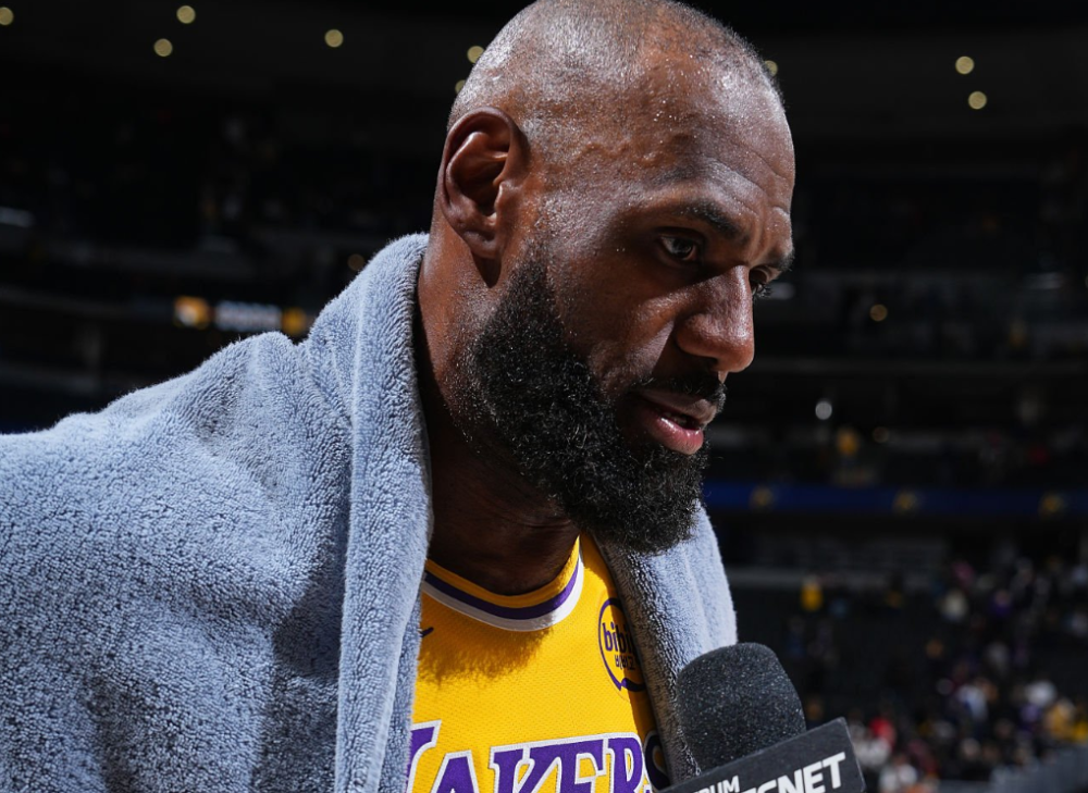 AYX游戏入口-离谱！詹姆斯连续三场比赛得分超过伤愈复出NBA季后赛加时末段热度飙升，今晨奥兰多魔术备战NBA常规赛