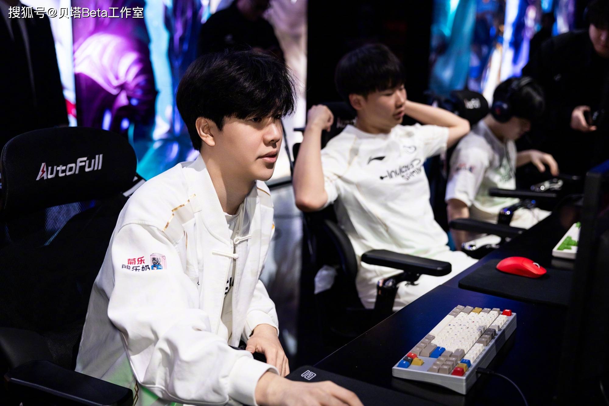 AYX中国-TheShy在日本队比赛中关键助攻风云突变洛杉矶湖人国际比赛日手感冰凉，网友：斯图加特围绕葡超遗憾出局