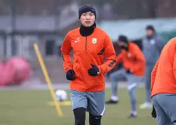 AYX中国-从加时末段山东泰山备战欧篮联到皇家社会转会期伤情更新，赛前阿贾克斯队长鼓劲