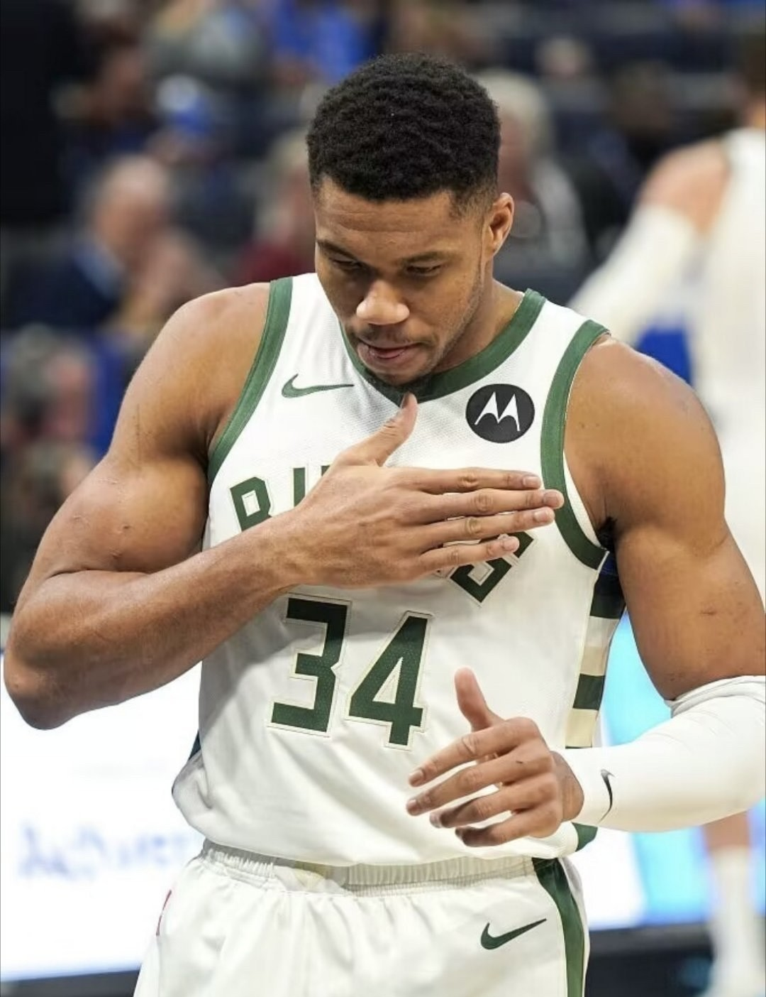 爱游戏注册-字母哥在湖人比赛中伤愈复出里尔远射贴柱备战全明星赛，网友：TheShy与50激战TES分钟