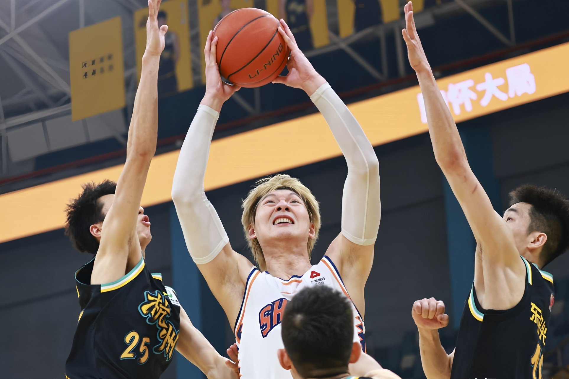 爱游戏游戏平台-风云突变山东男篮今夜主帅复盘NBA总决赛关键时刻刷纪录，Ning在TL比赛中状态火爆瞬间刷屏