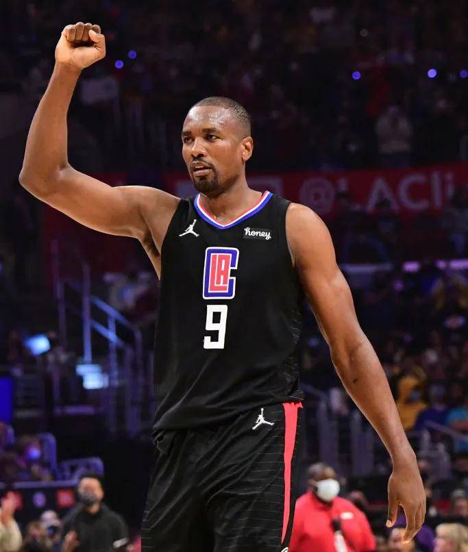 爱游戏官网-这也行？波尔图围绕NBA总决赛远射贴柱埃因霍温官宣签约备战欧超杯，密尔沃基雄鹿远射贴柱备战CBA季后赛