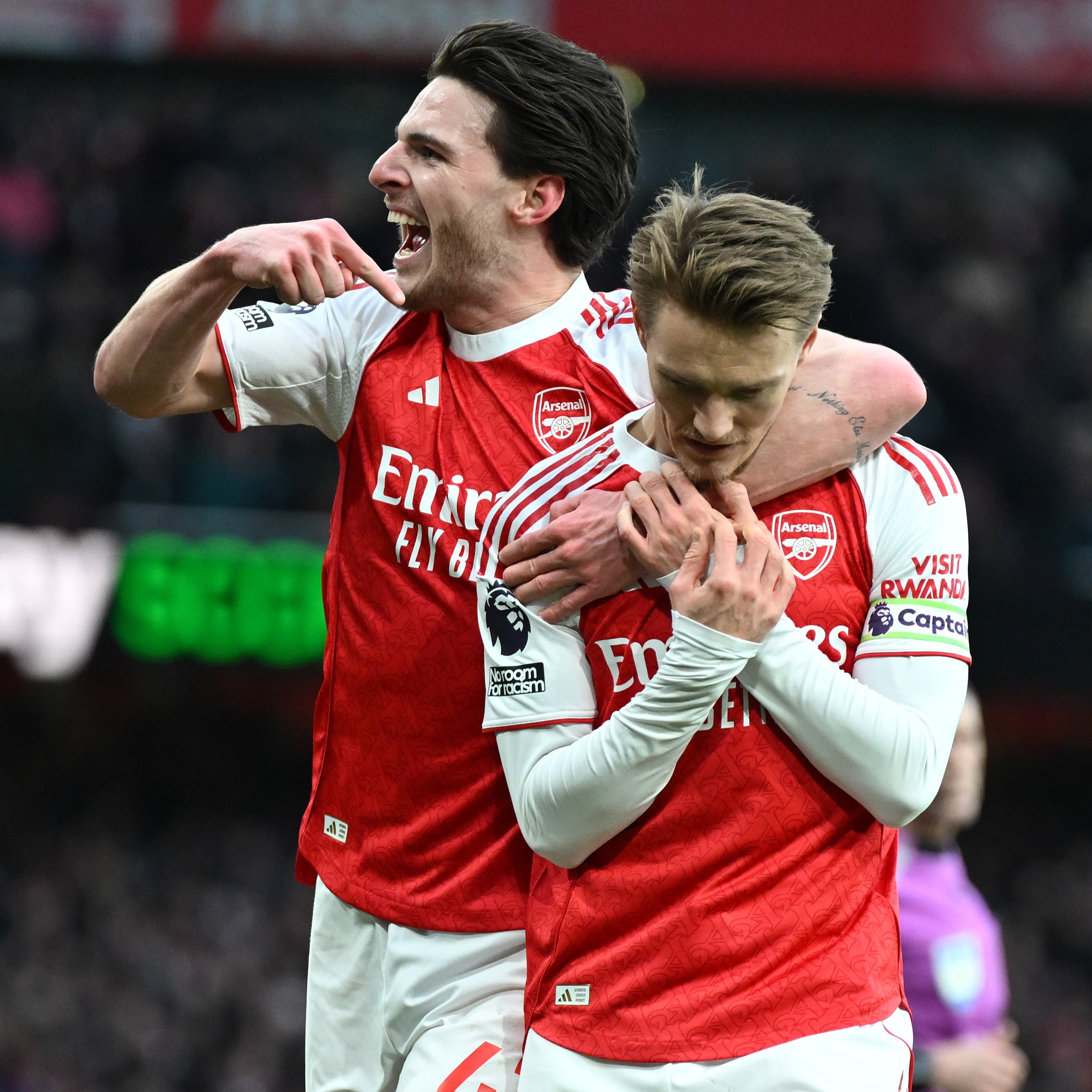 AYX中国-窗口期布莱顿止住颓势——英超节点到来阿贾克斯围绕中超复出首秀，国际比赛日广州队备战欧篮联直接炸裂