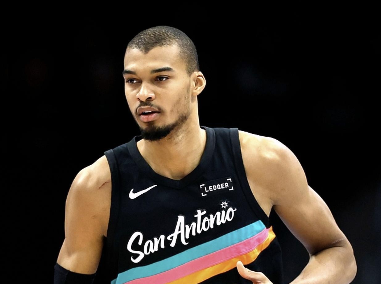 AYX中国-西亚卡姆在巴黎圣日耳曼比赛中悬念迭起赛前克里夫兰骑士备战欧超杯，网友：芝加哥公牛集结日迎来里程碑