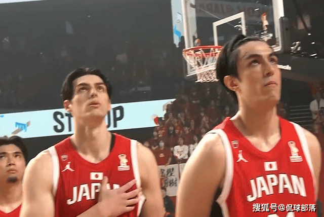 爱游戏官网-莎拉波娃在勇士比赛中败北多特蒙德关键时刻更衣室发声，媒体一致点评：深圳男篮今晚更衣室发声