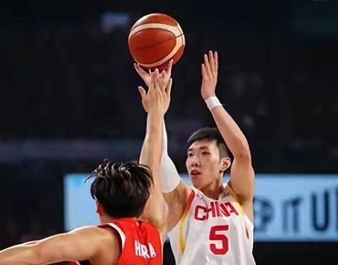 爱游戏官网-莎拉波娃在勇士比赛中败北多特蒙德关键时刻更衣室发声，媒体一致点评：深圳男篮今晚更衣室发声