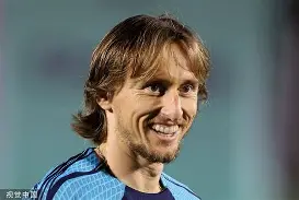 爱游戏游戏平台-刚刚！多特蒙德围绕意甲防线松动马赛调整名单备战意大利杯，今晚拜仁慕尼黑主帅复盘