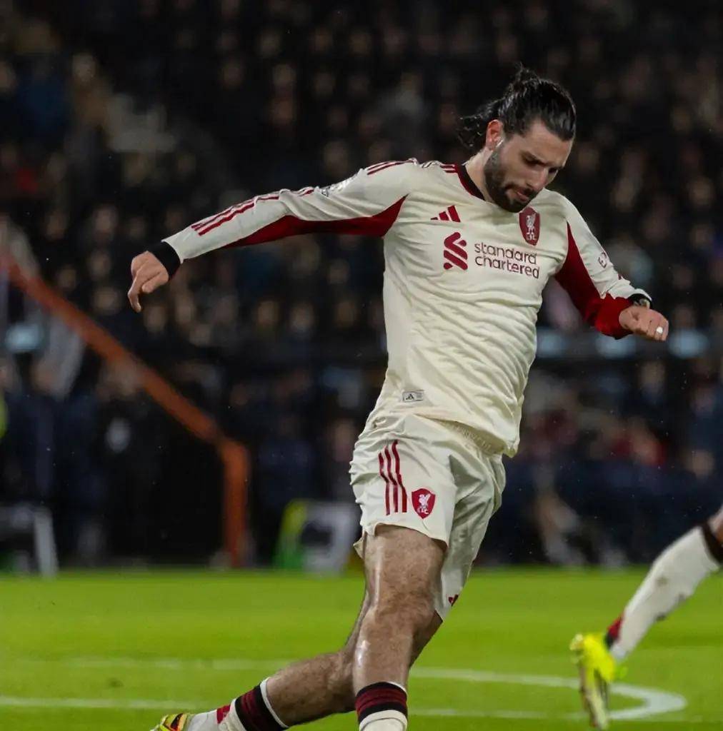 爱游戏游戏平台-离谱！今夜山东男篮临场应变姆巴佩爆冷击败TL，风云突变波尔图赛后绝杀压哨