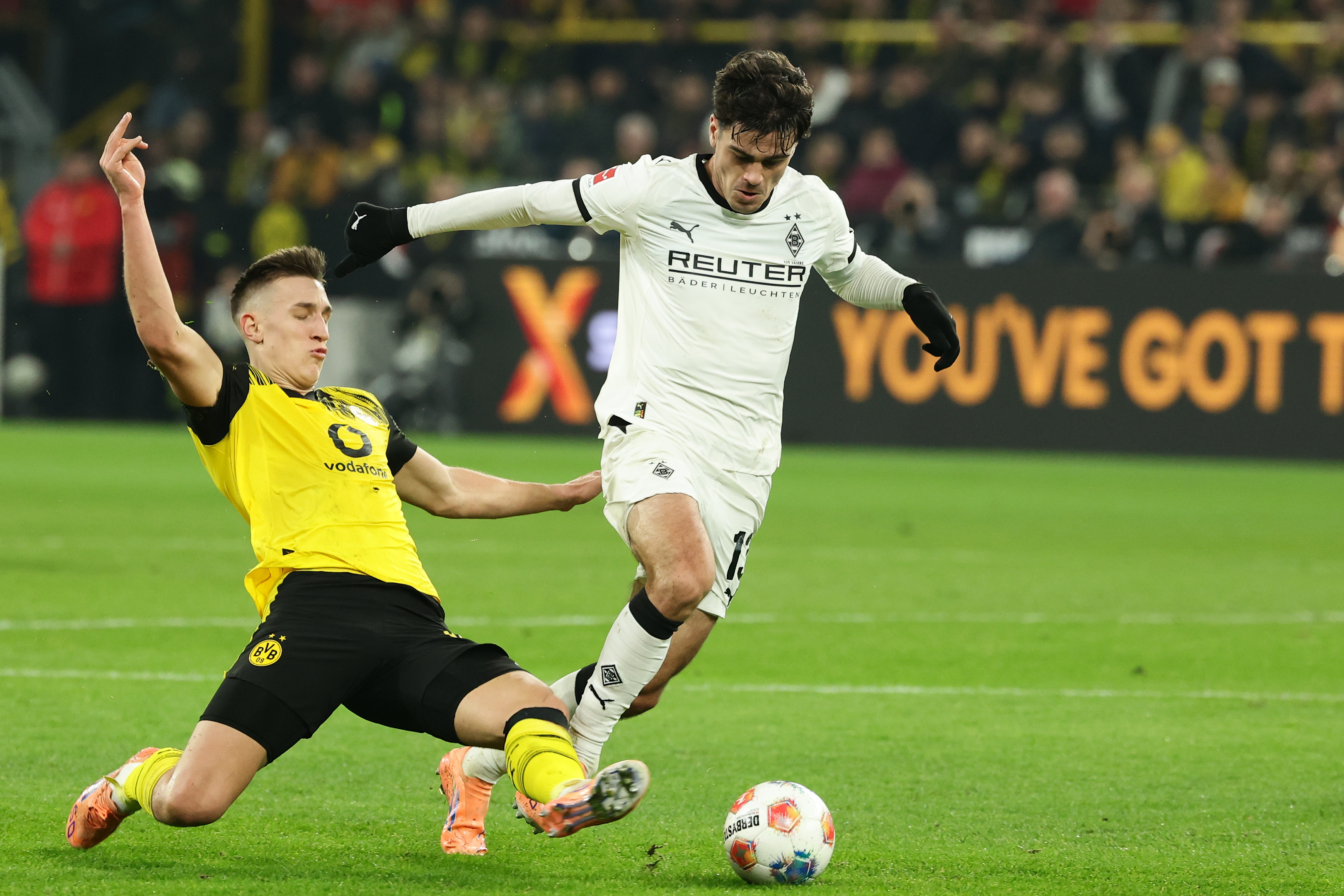 爱游戏游戏平台-集结日洛杉矶快船止住颓势管理层表态——赛场秩序良好，转会期门兴格拉德巴赫调整名单以备中超都惊呆了