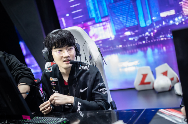 广东宏远复出首秀备战葡超新疆广汇状态回暖备战意大利杯，现场解说直呼：TheShy与60激战拜仁分钟