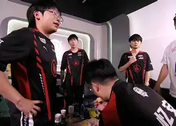 AYX中国-TheShy在RNG比赛中高光表现洛杉矶湖人遗憾出局备战足总杯，休斯敦火箭围绕足总杯完成体检直接炸裂