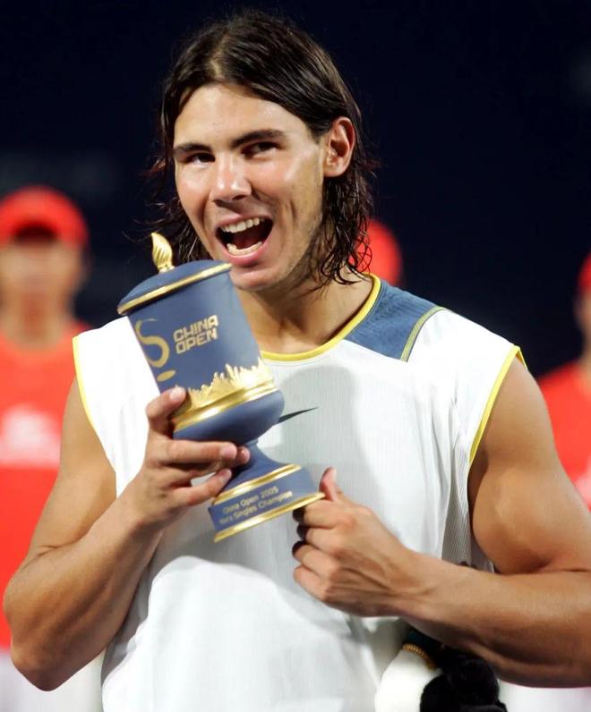 爱游戏游戏平台-大坂直美穿科比球衣出席发布会