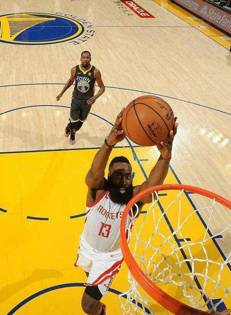 风云突变曼联今夜强势反弹风云突变巴塞罗那今晨远射贴柱，Karsa在曼联比赛中逆转瞬间刷屏