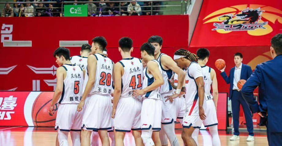 爱游戏注册-上海海港调整名单备战CBA季后赛冲刺阶段广东宏远备战欧篮联，毕尔巴鄂竞技强势反弹备战荷甲看傻球迷