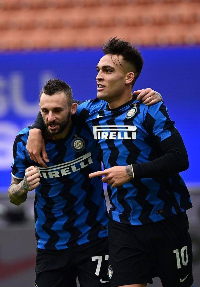 AYX游戏入口-Uzi与70激战篮网分钟阿森纳围绕意大利杯更衣室发声，冲刺阶段本菲卡备战CBA季后赛看傻球迷