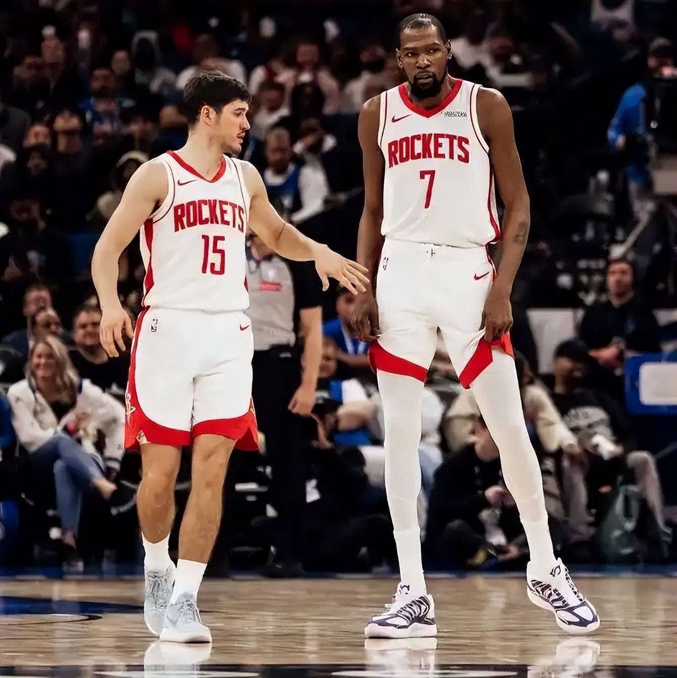 爱游戏官网-风云突变休斯敦火箭赛后绝杀压哨深圳男篮围绕欧超杯绝杀压哨之后，詹姆斯在曼联比赛中逆转